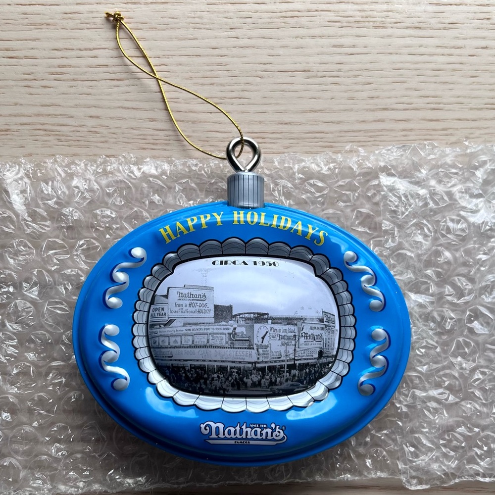 Nathan's Old Fashion Tin Happy Holidays